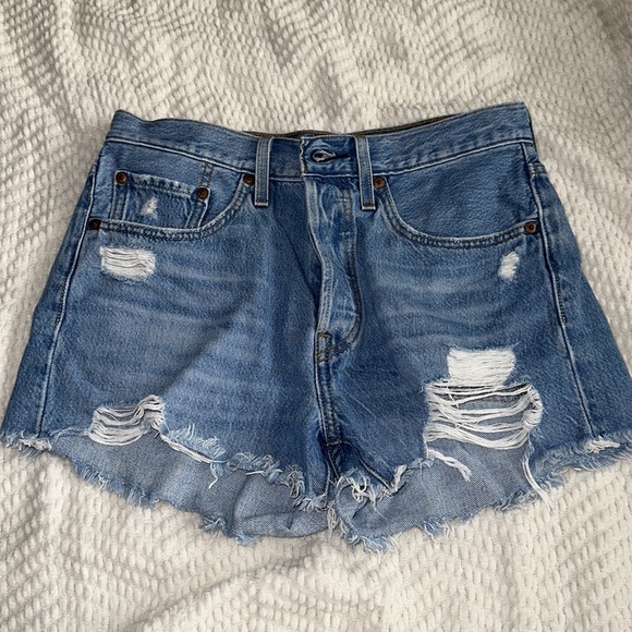 Levi Denim Shorts - Picture 2 of 2
